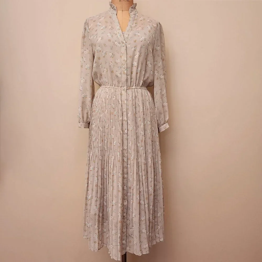 Uniqlo Pleated Chiffon Dress - Picture 3 of 14
